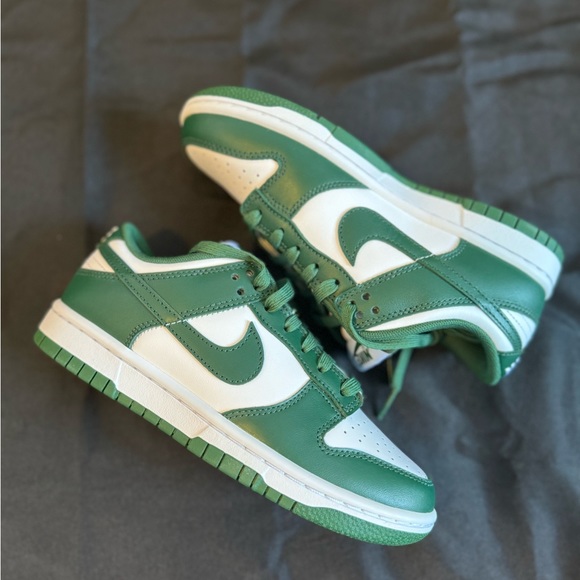 Green Dunks size 4 men’s/ 6 women’s - Picture 6 of 10